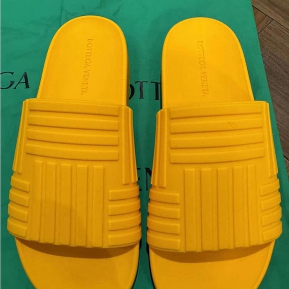 Bottega Veneta Slide Sandal - Picture 2 of 6